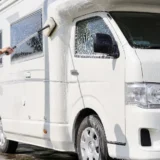 キャンピングカーの洗車方法｜洗車機・洗車場の選び方